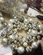 kerstworkshop krans met kerstballen